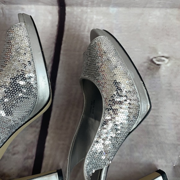 Tahari sequin silver heels in 7.5 - Picture 5 of 15